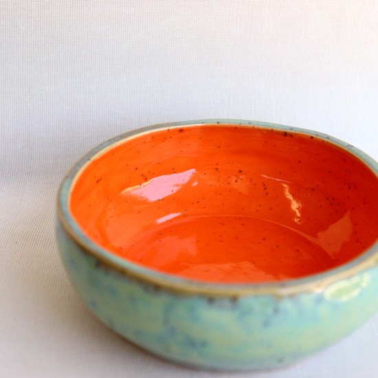 Juicy ceramic bowl