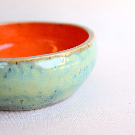 Juicy ceramic bowl