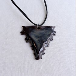 Trigonal Thorn κεραμικό κολιέ Trigonal Thorn κεραμικό κολιέ